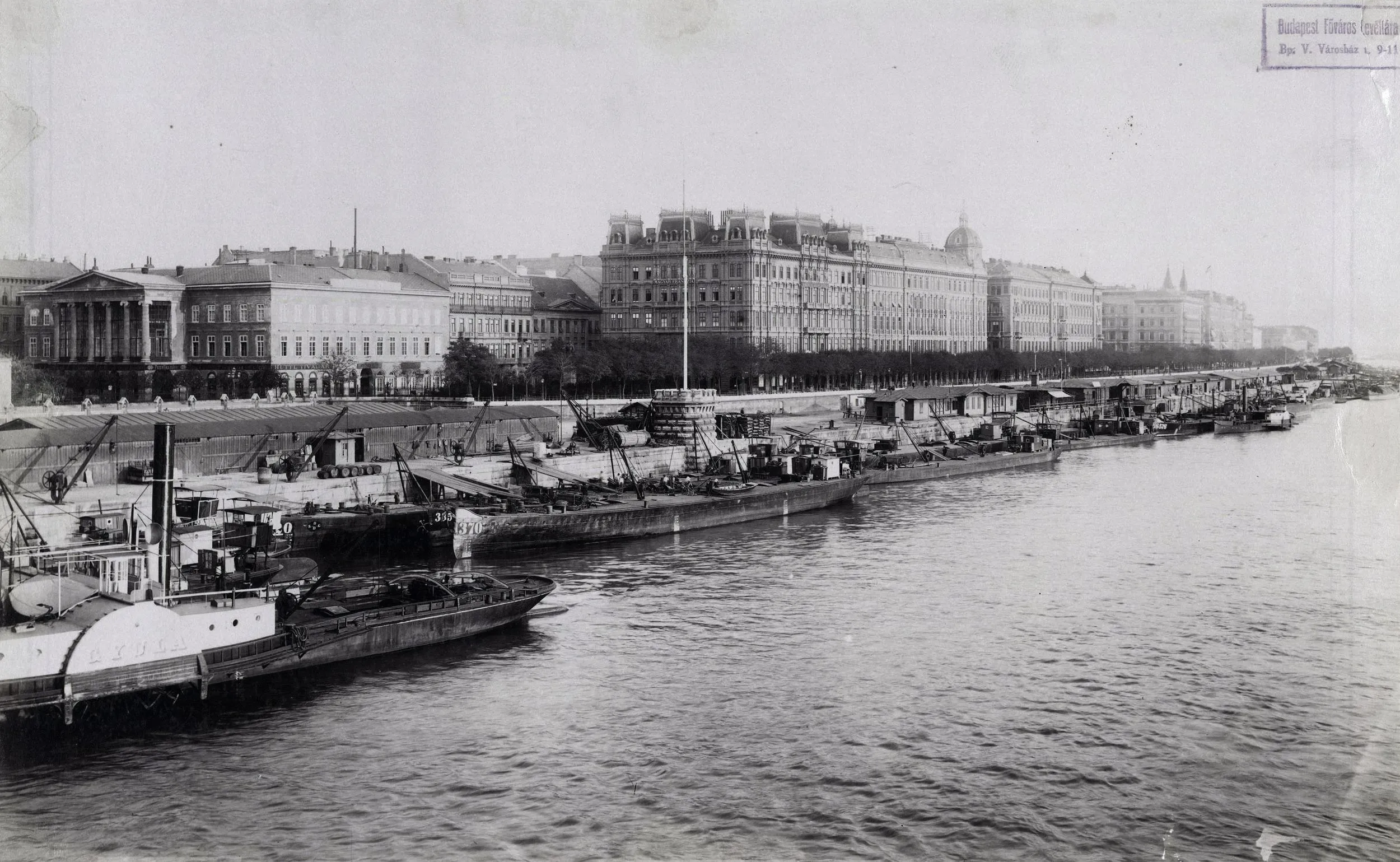 Historic visitors enjoying Széchenyi's medicinal thermal waters